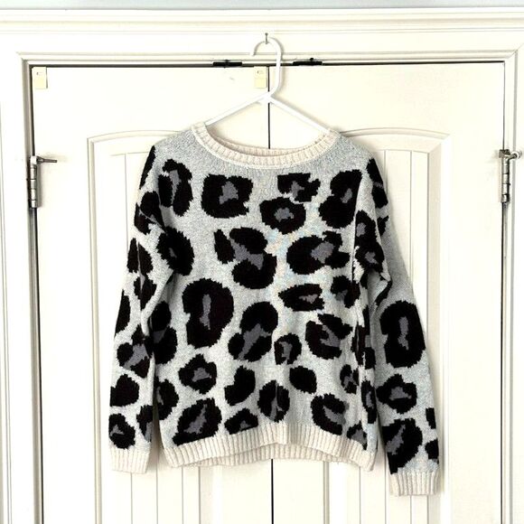 Women's H&M Divided White, Gray, and Black Leopard Print Sweater Size M - Picture 1 of 4